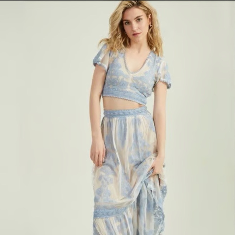 Altar’d State Arissny T